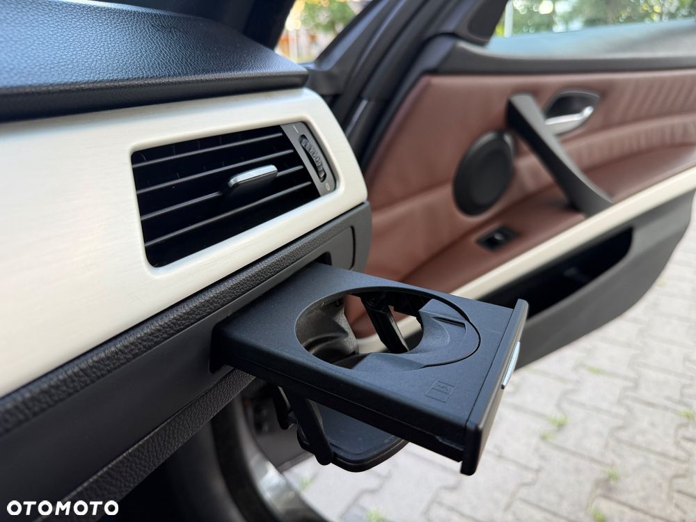 BMW Seria 3 330i - 23