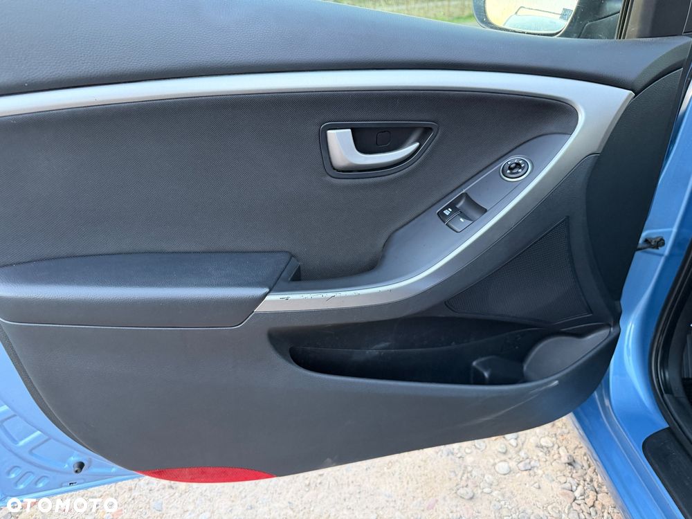 Hyundai i30 1.4 Classic + - 17