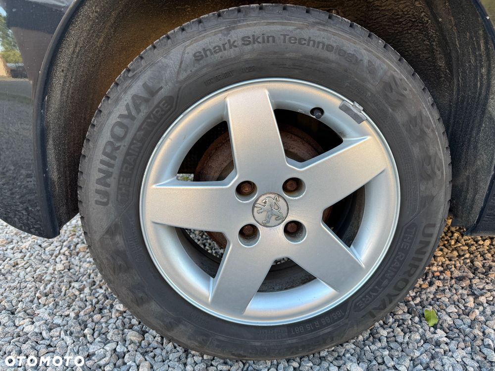 Peugeot 207 1.4 16V Trendy - 22