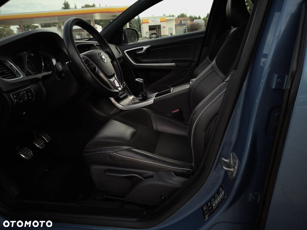 Volvo V60 D2 Drive-E R-Design Momentum - 10