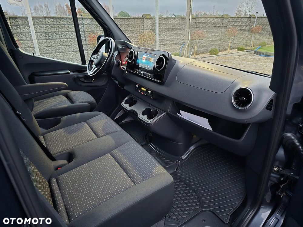 Mercedes-Benz SPRINTER 319 3.0 CDI AUTOMAT 4,40Cm Długi SERWIS ASO MERCEDES-BENZ DO OSTATNIEGO km SALON PL FUL LED HIGH PERFORMANCE MBUX z ekranem dotykowym 10,25 cali SIEDZENIE KIEROWCY KOMFORTOWE, HYDRAULICZNE RESOROWANE PODGRZEWANA SZYBA PRZEDNIA TEMPOMAT KAMERA COFANIA LAKIER METALIK - 38