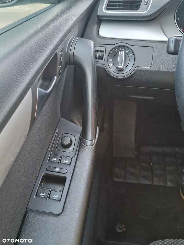 Volkswagen Passat 2.0 TDI Comfortline DSG - 13