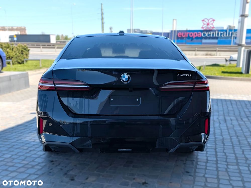 BMW Seria 5 520i mHEV - 5