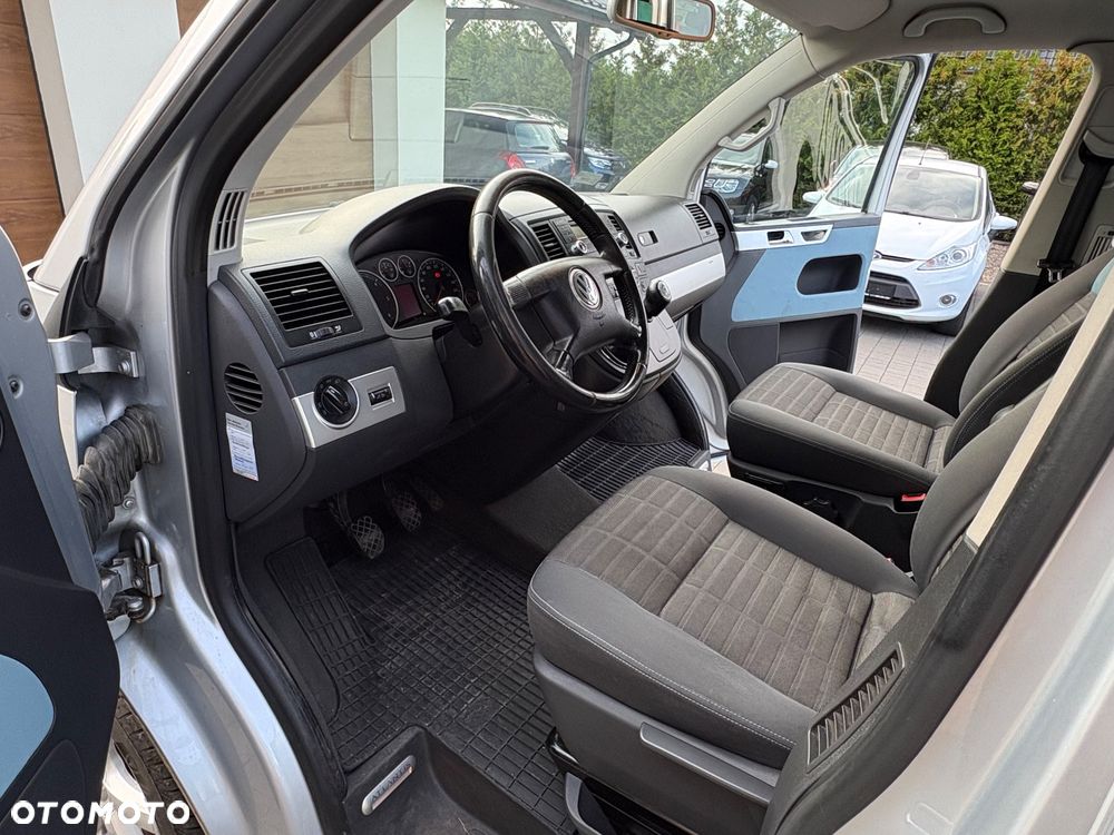 Volkswagen Multivan - 17