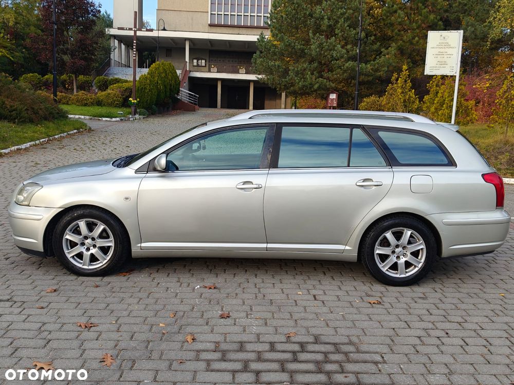 Toyota Avensis 2.0 D-4D Combi - 19