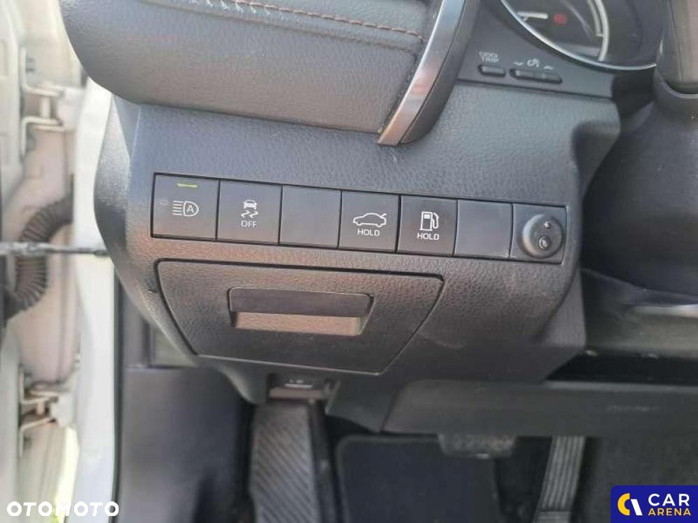 Toyota Camry - 18
