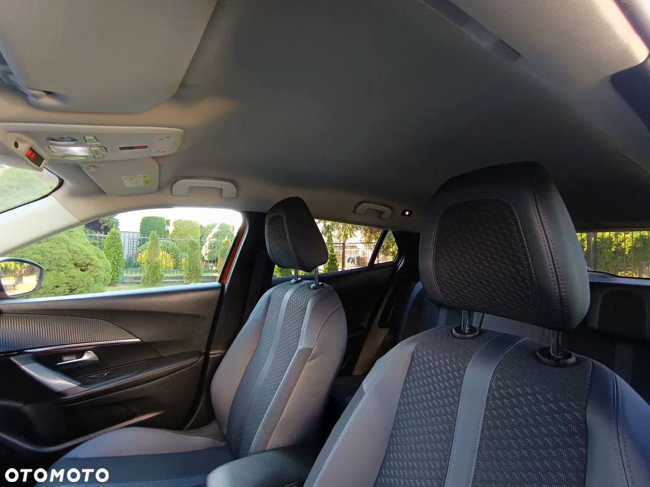 Peugeot 2008 PureTech 130 EAT8 Allure - 12