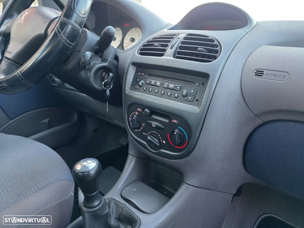 Peugeot 206 1.1 Color Line - 16