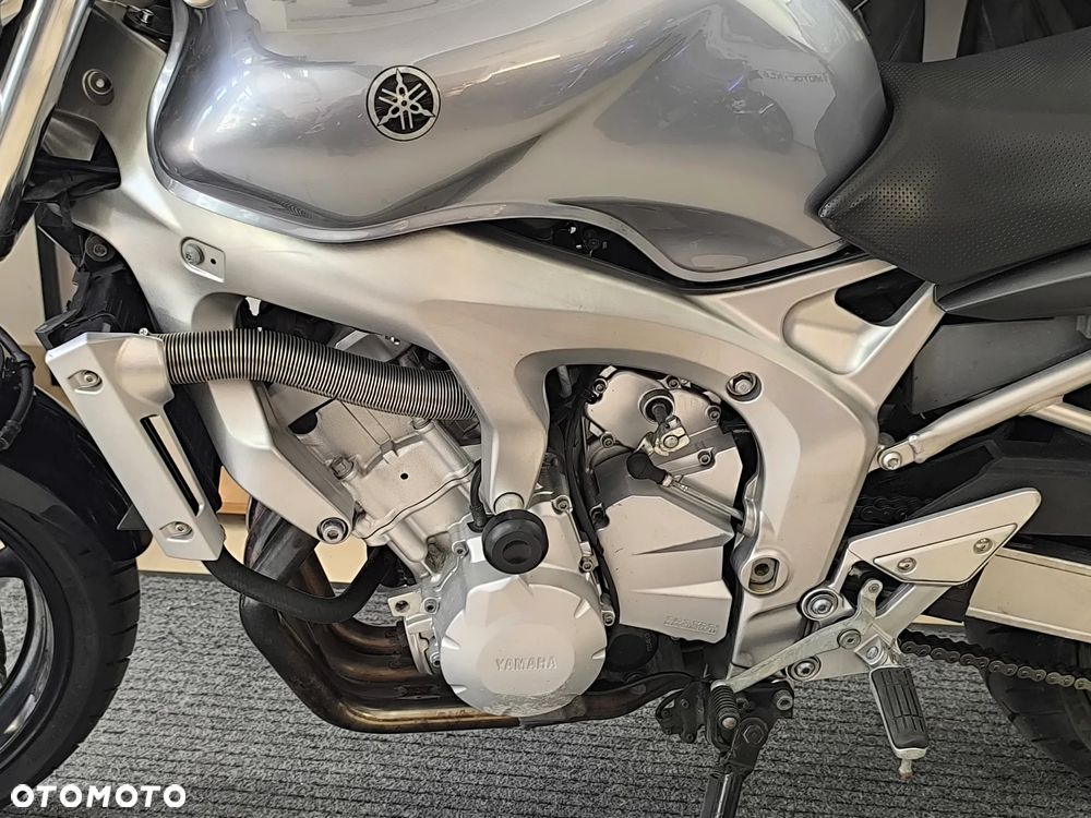 Yamaha FZ6 - 12