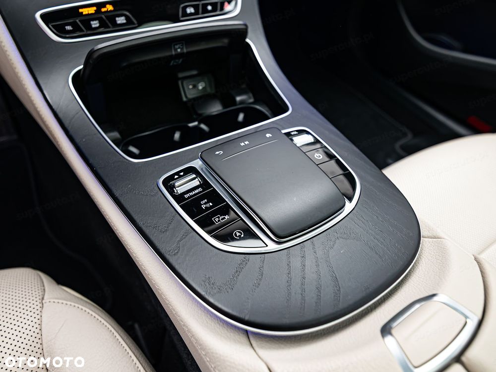 Mercedes-Benz Klasa E 220 d 4-Matic - 23