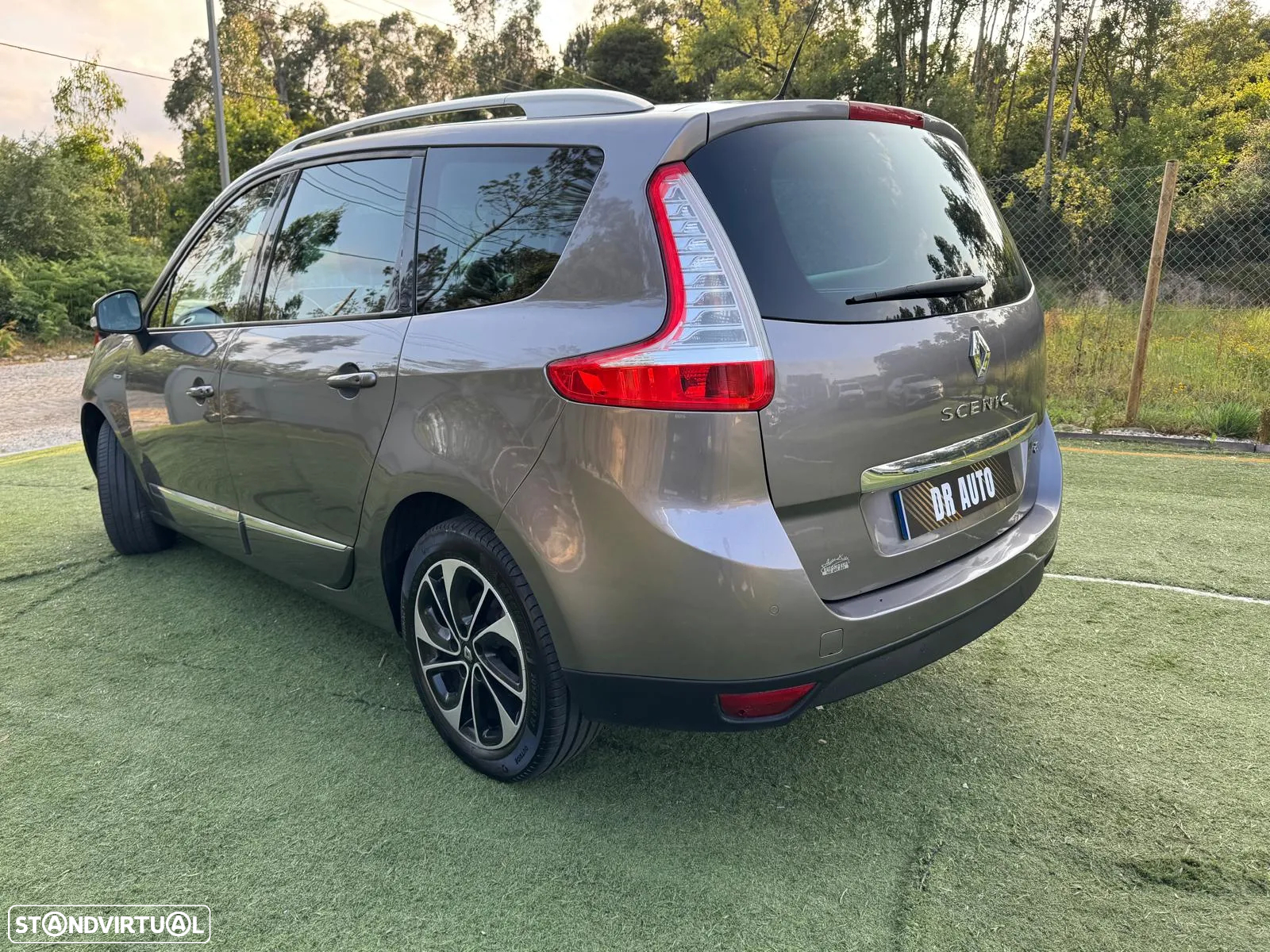 Renault Grand Scénic 1.6 dCi Bose Edition SS - 13
