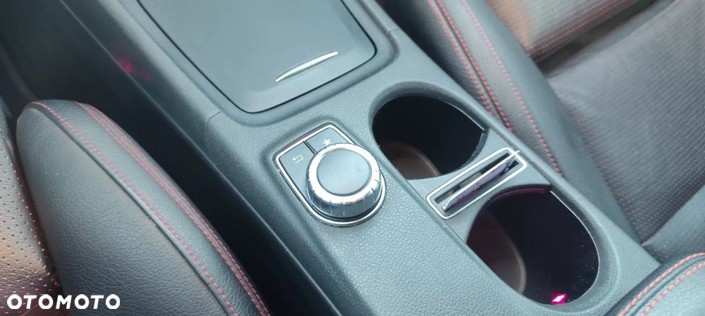 Mercedes-Benz GLA 200 7G-DCT AMG Line - 9