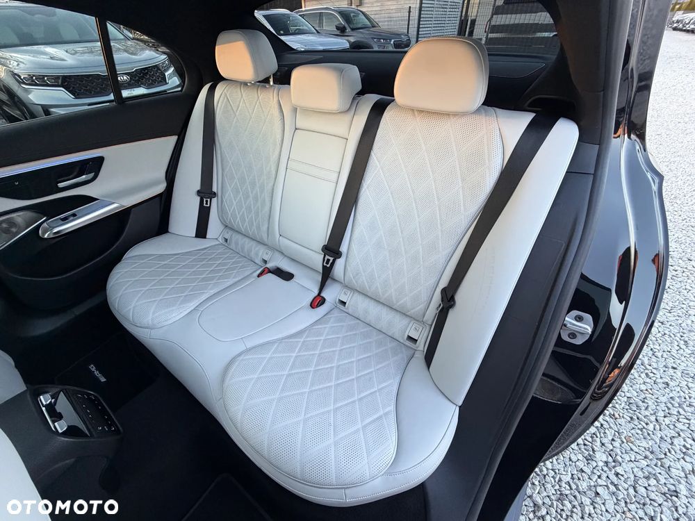 Mercedes-Benz Klasa E 400e 4Matic 9G-TRONIC - 36