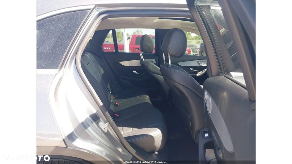 Mercedes-Benz GLC 300 4Matic 9G-TRONIC AMG Line - 11