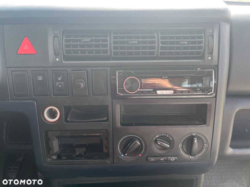 Volkswagen Caravelle - 18
