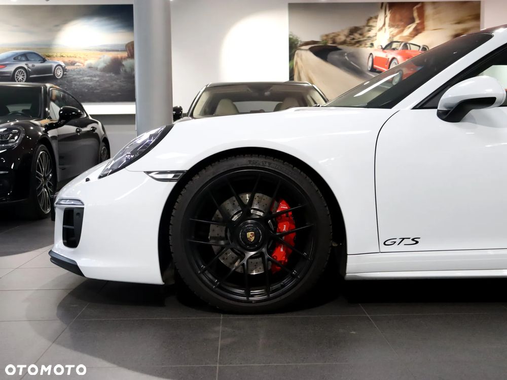Porsche 911 Carrera 4 GTS PDK - 11