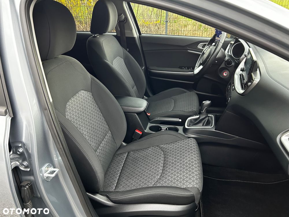 Kia Ceed 1.5 T-GDI OPF Vision - 32