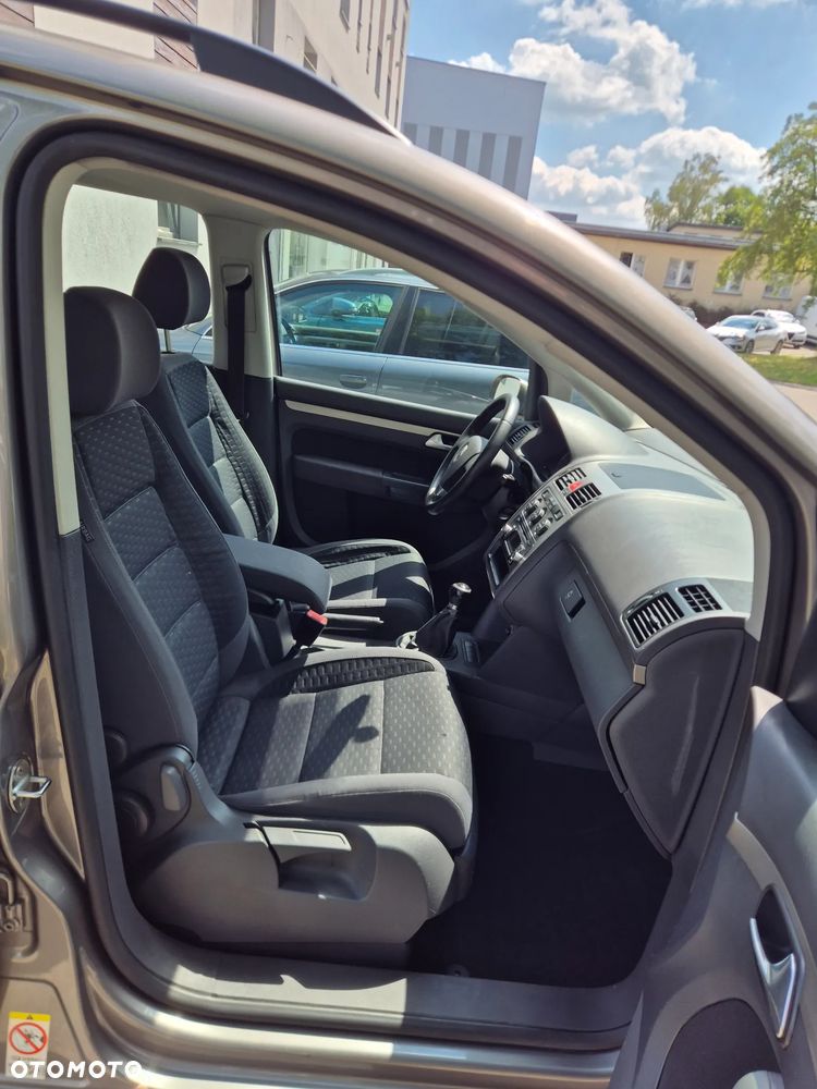Volkswagen Touran 2.0 TDI DPF Trendline - 12