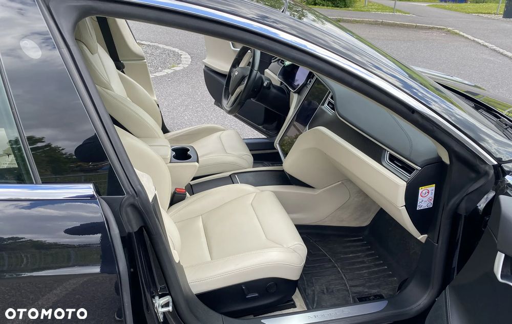 Tesla Model S - 11