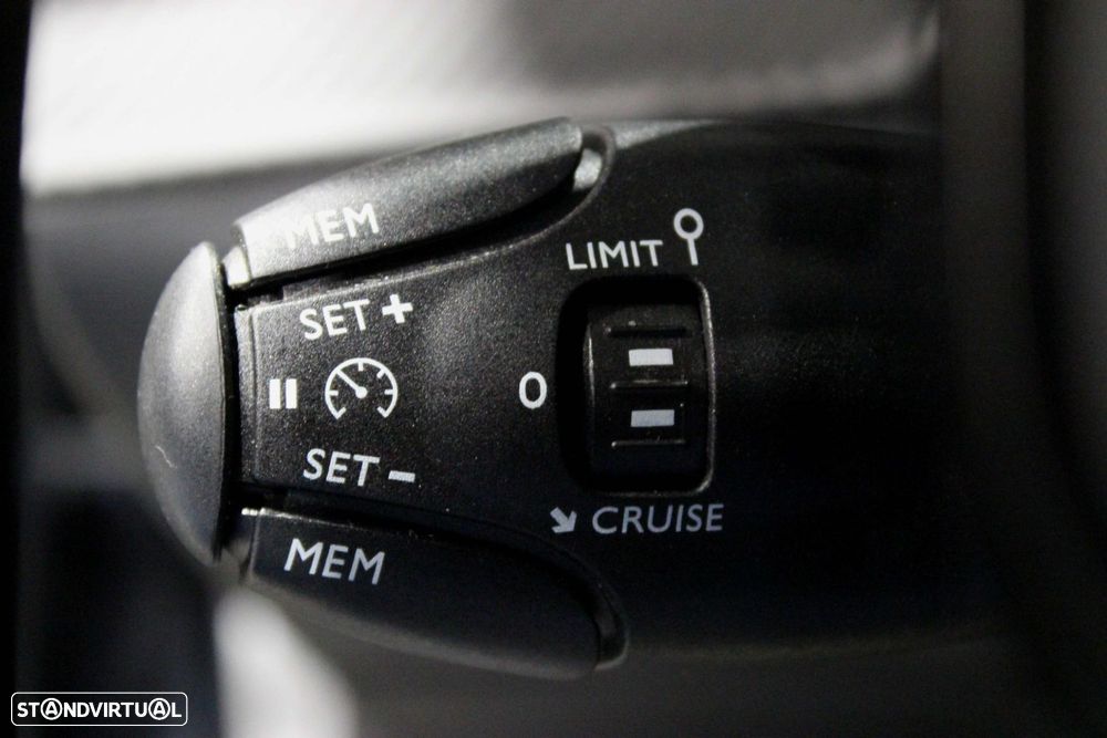 Peugeot 2008 1.5 BlueHDi Allure Pack EAT8 - 18