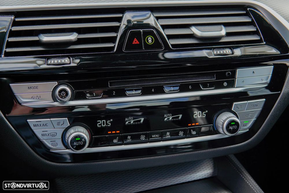 BMW 530 e Pack Desportivo M - 26