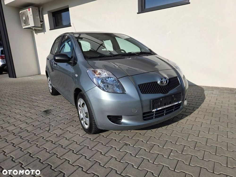 Toyota Yaris - 1