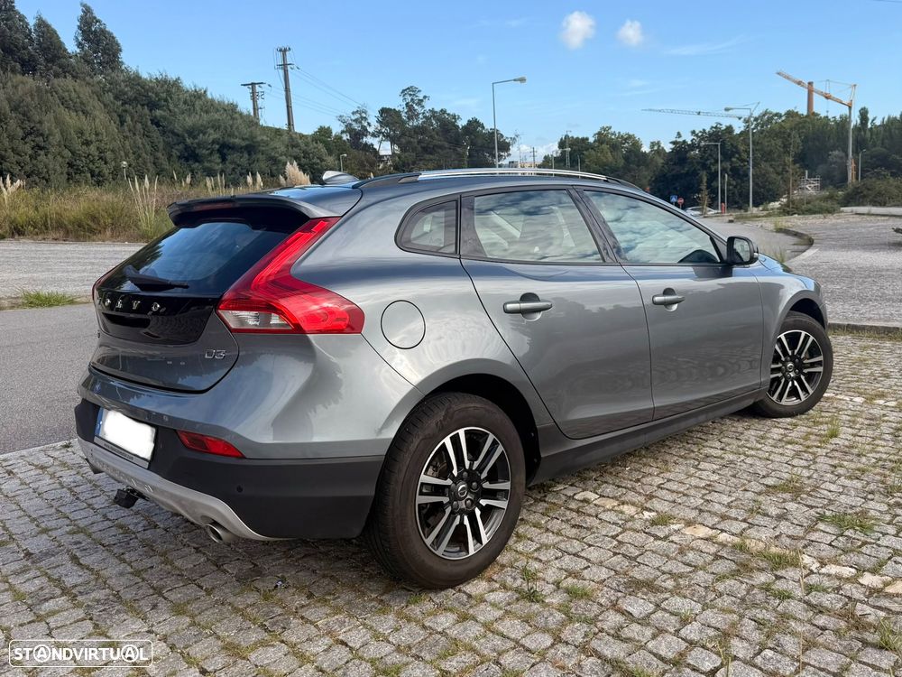 Volvo V40 2.0 D3 Momentum - 3