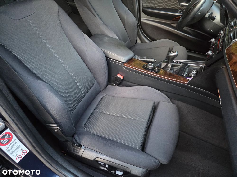 BMW Seria 3 318d Sport Line - 10