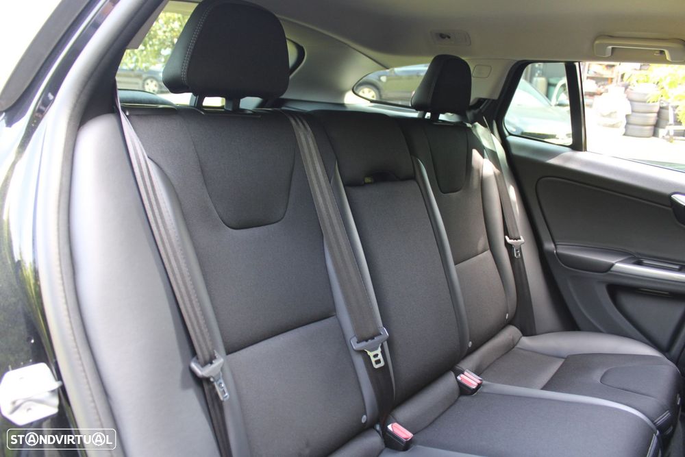 Volvo V60 1.6 D2 Momentum Eco - 26