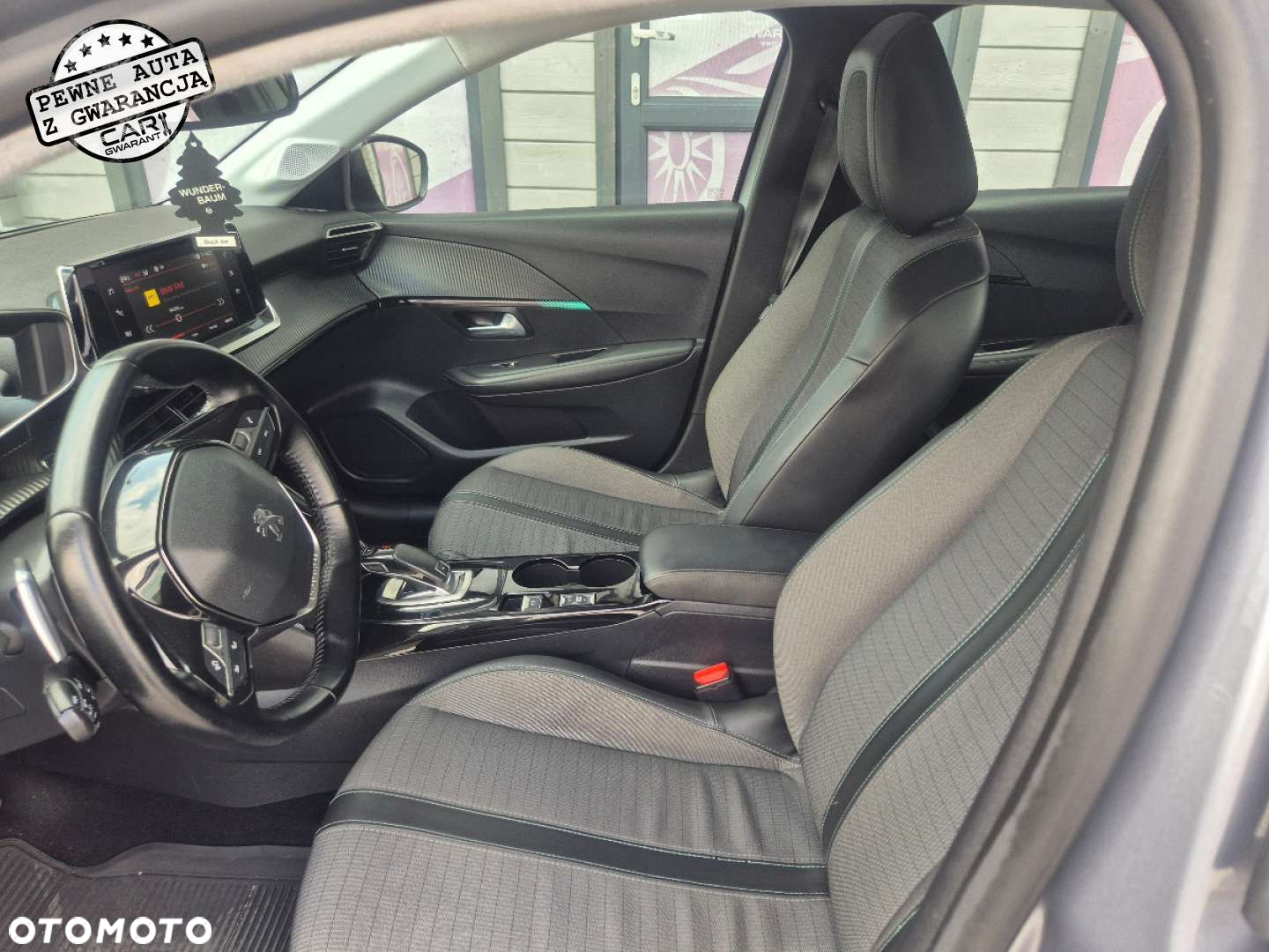 Peugeot 208 - 10