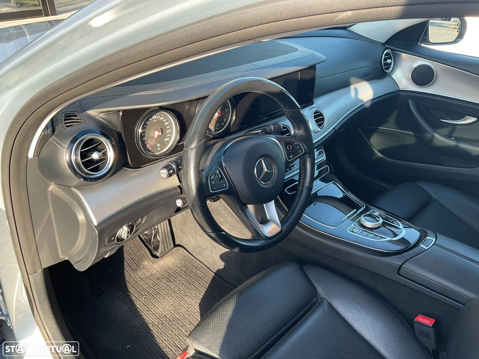 Mercedes-Benz E 220 BlueTEC Avantgarde Auto. - 24