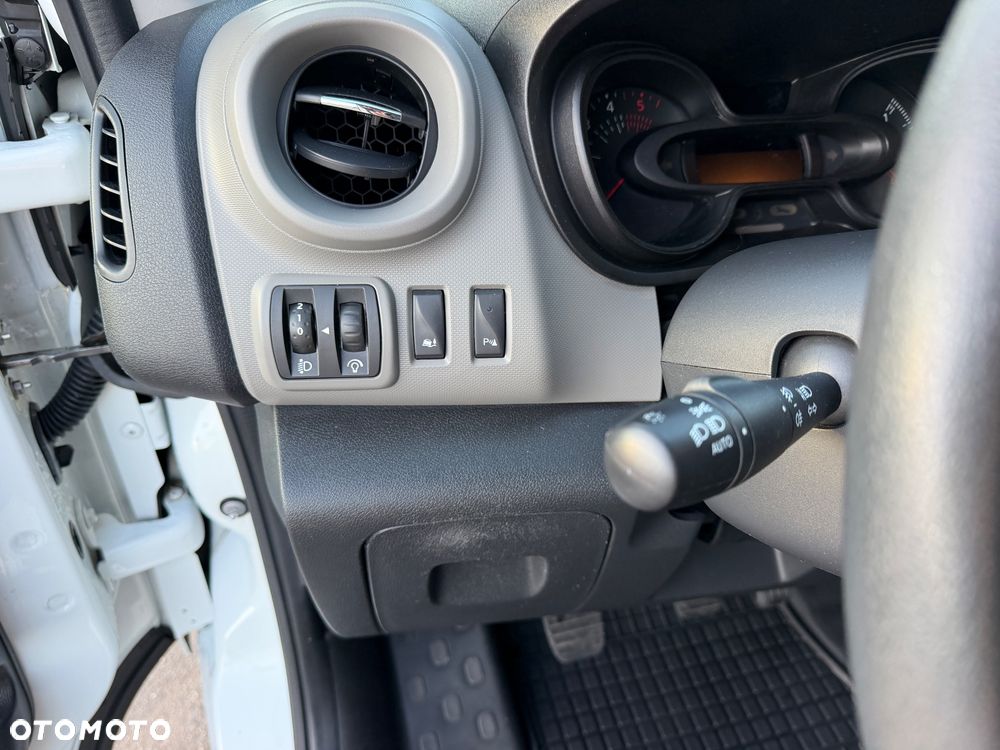 Renault Trafic - 16