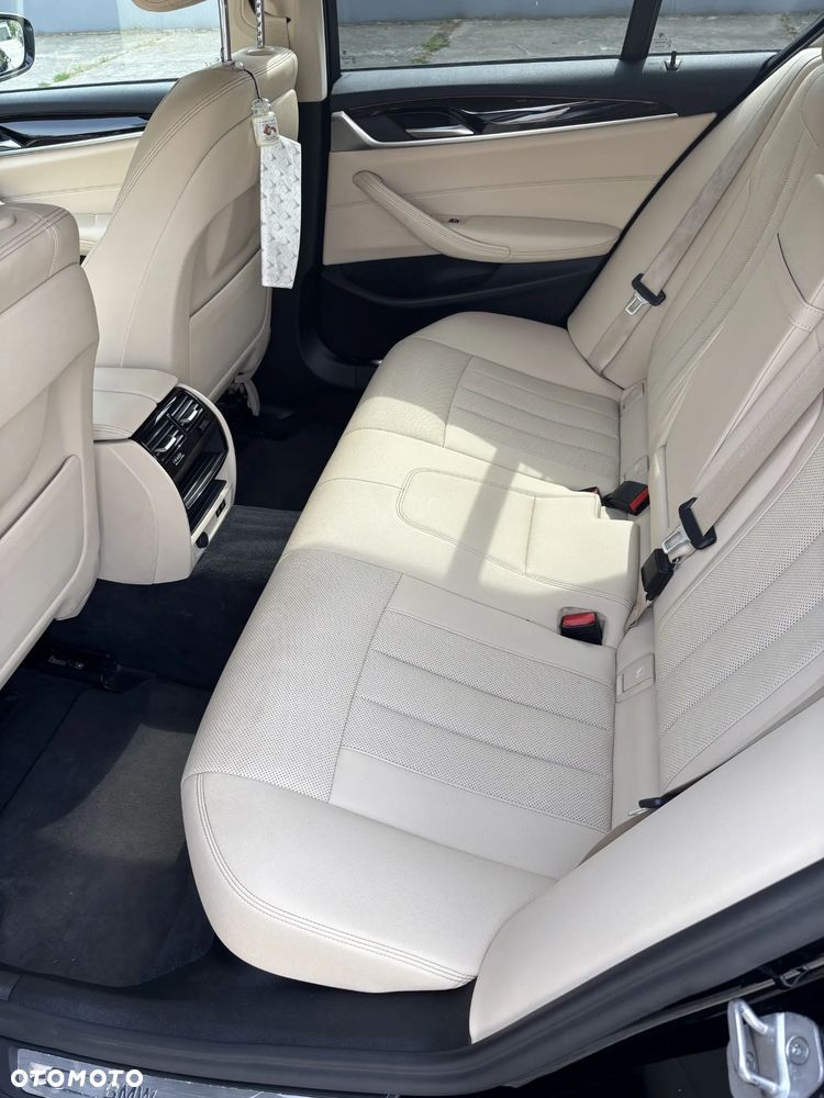 BMW Seria 5 520d xDrive - 9