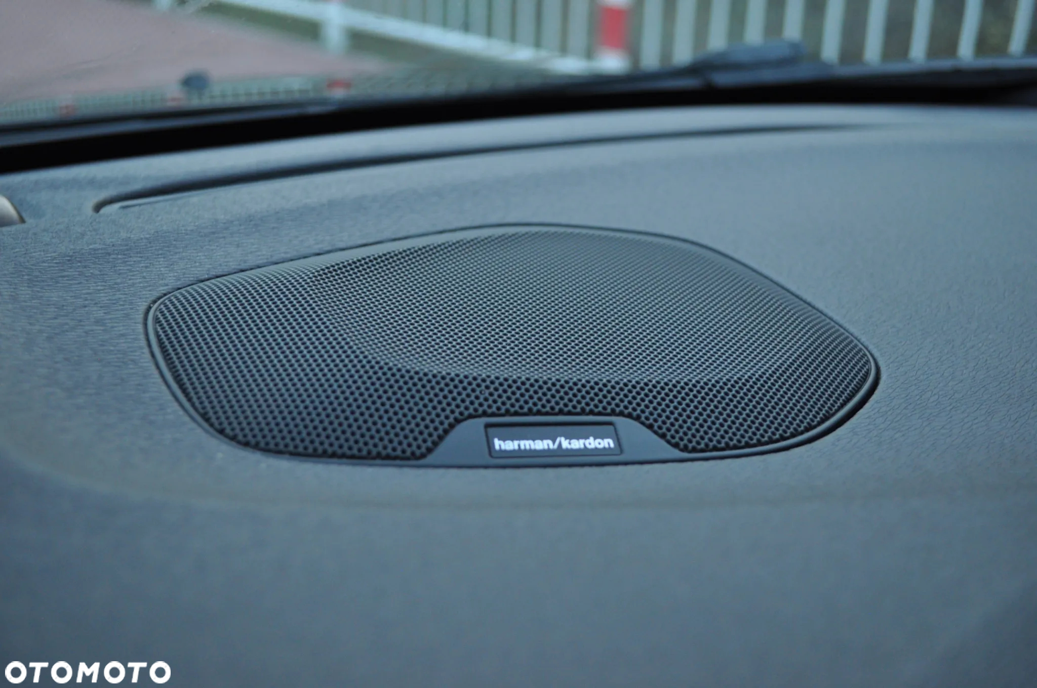 Volvo V40 D4 Drive-E R-Design Summum - 19