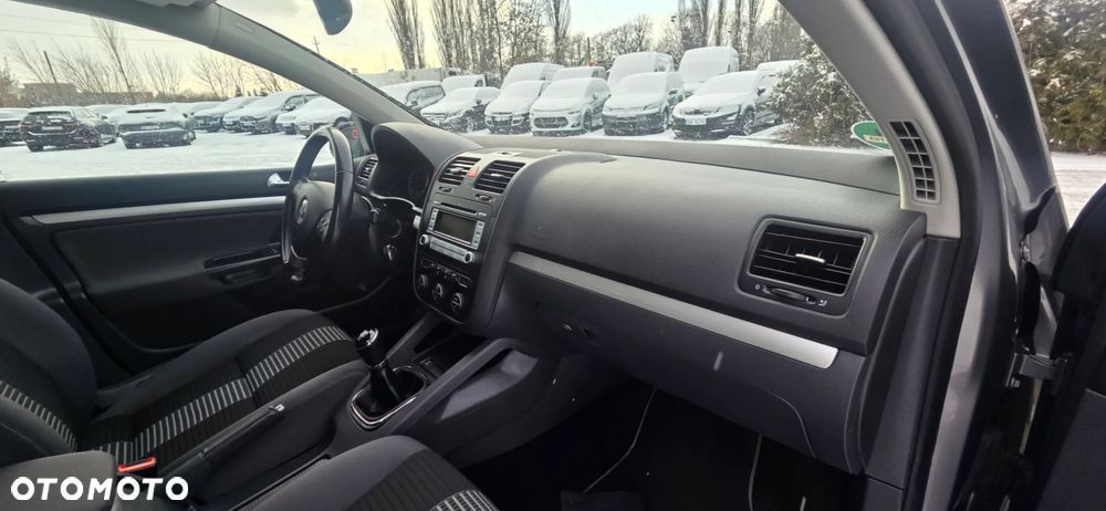 Volkswagen Golf - 32