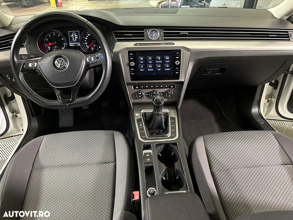 Volkswagen Passat - 10
