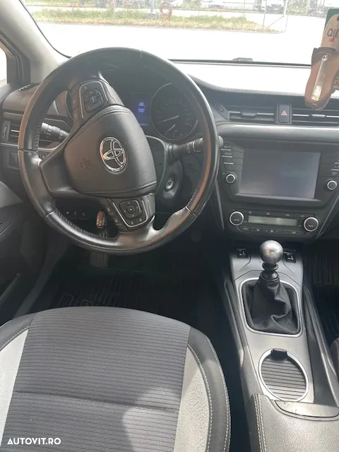 Toyota Avensis 1.8 Executive - 18
