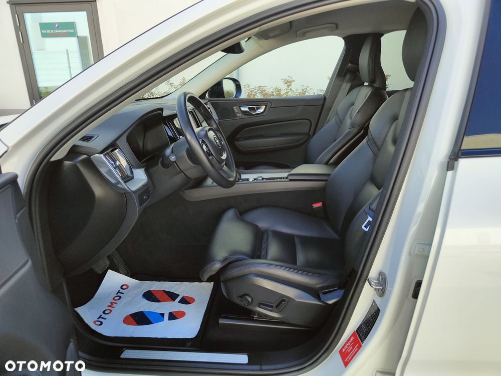 Volvo XC 60 B4 D Plus Dark - 15