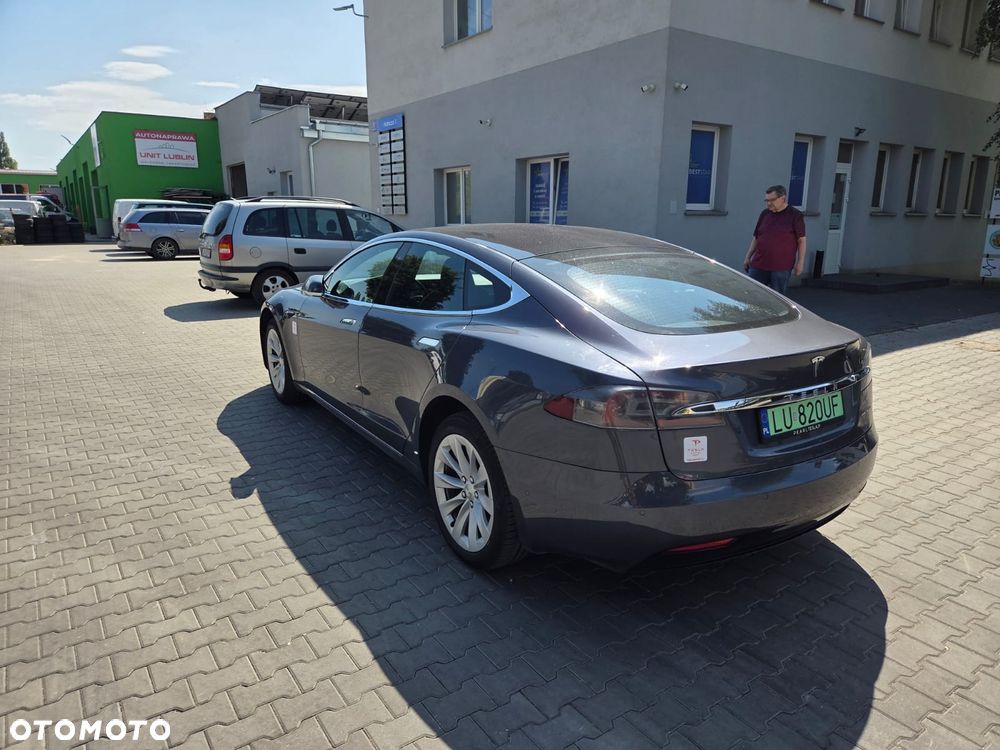 Tesla Model S - 2
