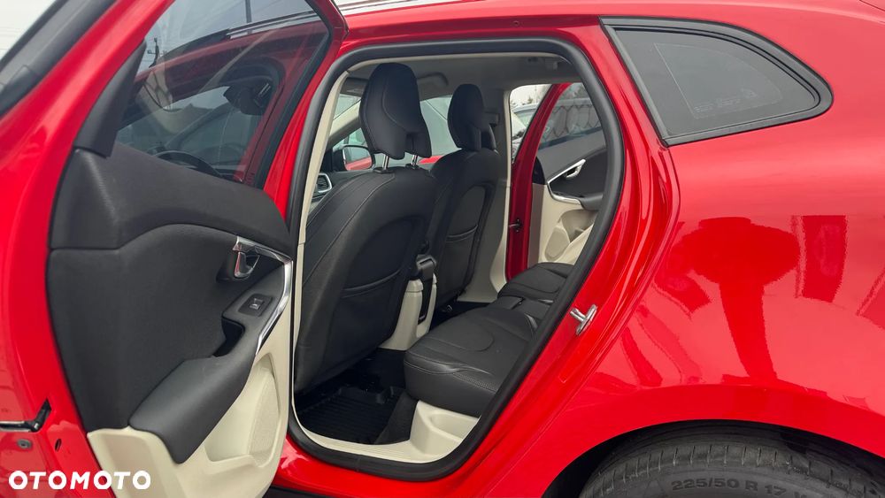 Volvo V40 Cross Country T4 AWD Drive-E Momentum - 23