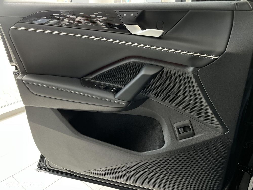 Volkswagen Tiguan - 12