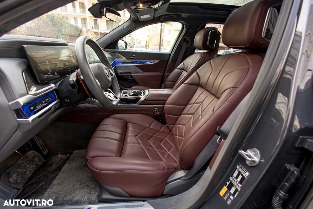 BMW M7 M760e xDrive - 32