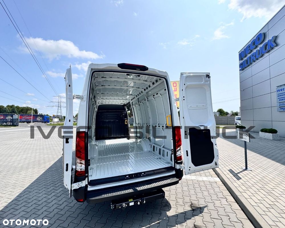 Iveco Daily Furgon 16m3 dostępny od ręki Biały/Szary - 7