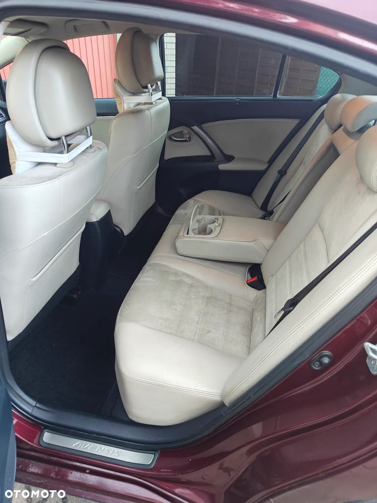 Toyota Avensis 1.8 Premium - 13