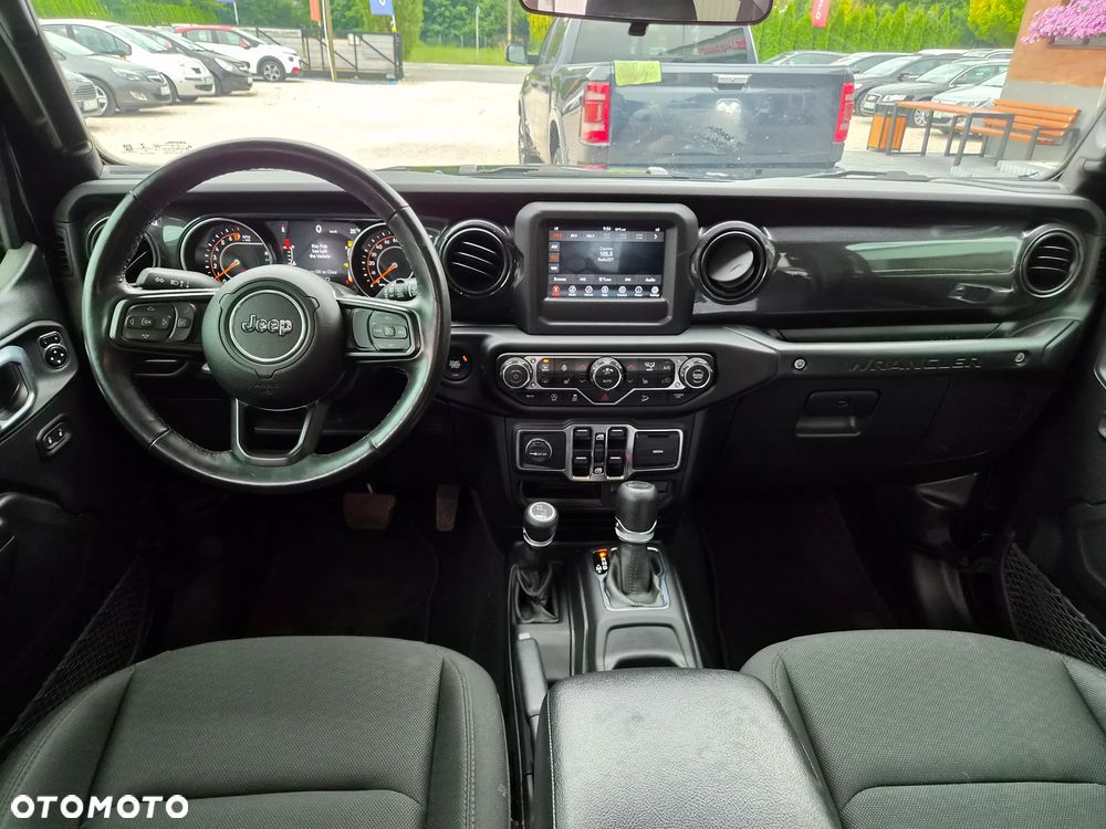 Jeep Wrangler - 27