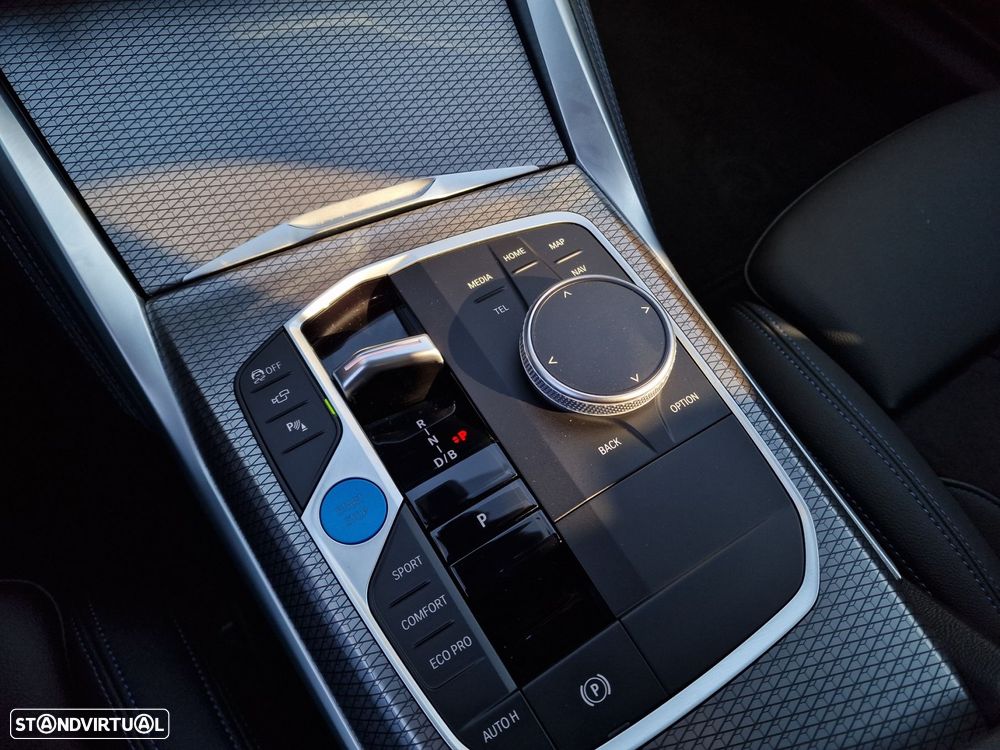 BMW i4 eDrive35 Desportiva M - 34
