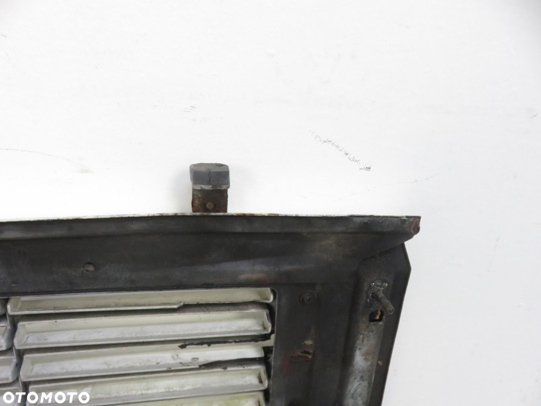 ATRAPA GRILL MERCEDES T2 814D - 8