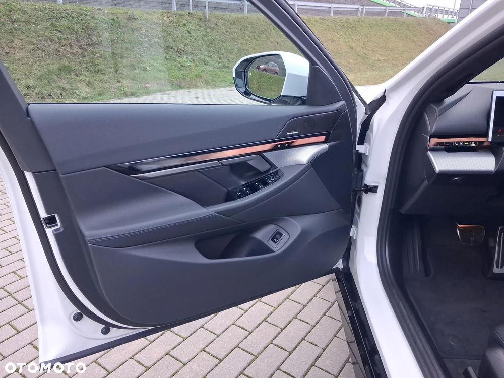 BMW Seria 5 520i mHEV M Sport - 11