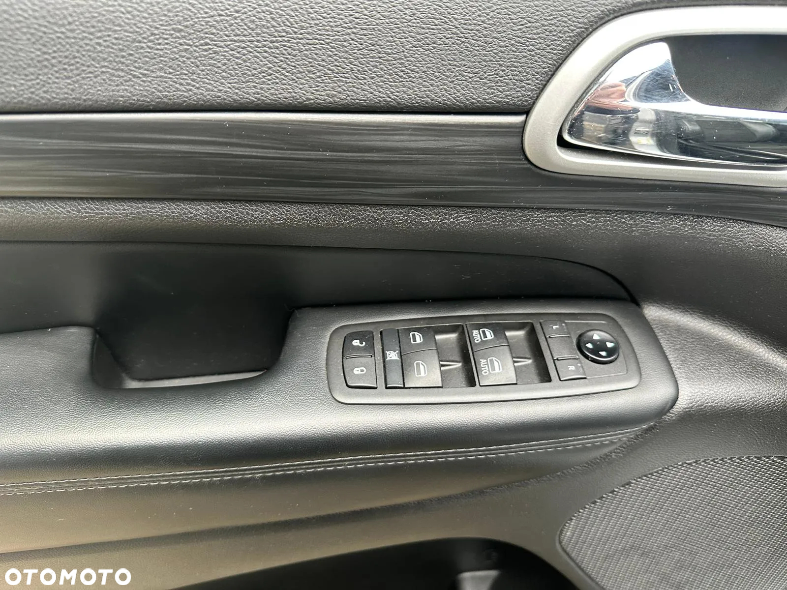 Jeep Grand Cherokee - 16
