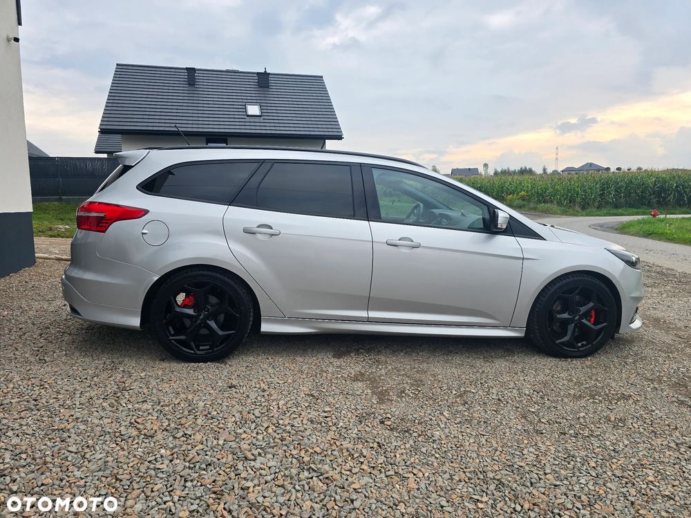 Ford Focus 2.0 EcoBoost ST mit Leder-Exclusiv-Paket - 11